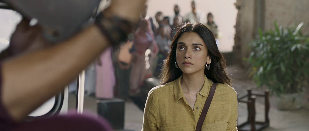 Bhoomi (2017) WebRip Hindi 720p x264 AVC AAC 5.1 ESub.mkv.0004